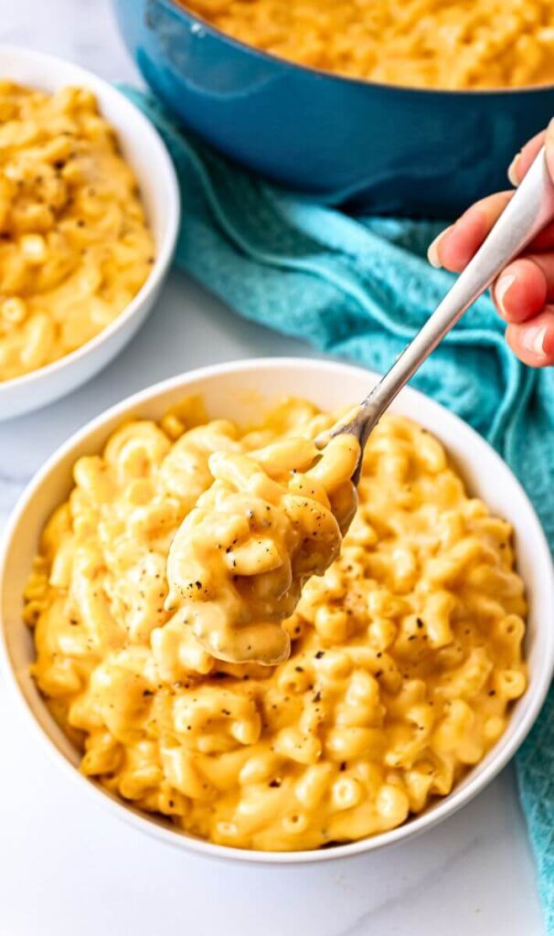The BEST Homemade Baked Mac and Cheese - Yummy and fully