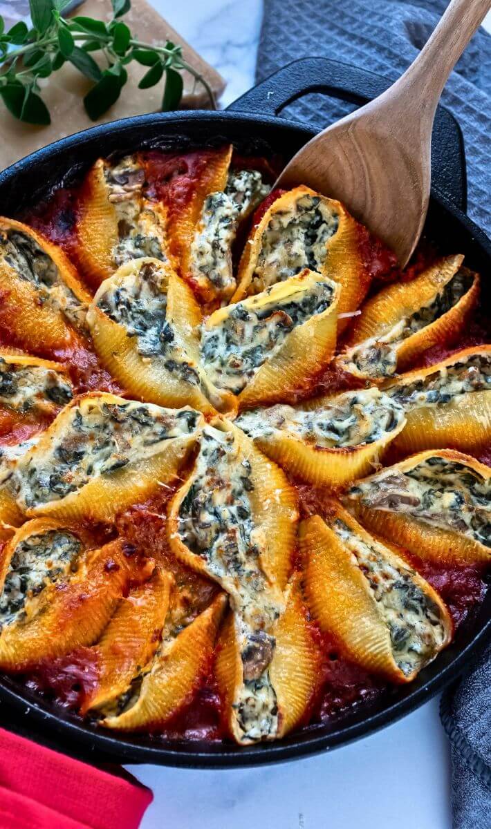 Spinach ricotta stuffed shells 