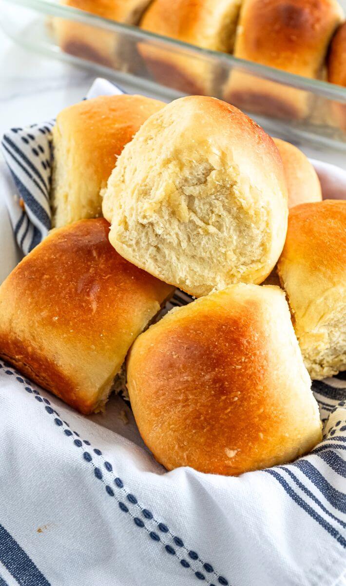 Soft Dinner Rolls Recipe - Yummy and fully