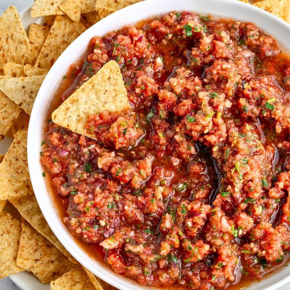 Quick & Delicious Salsa Recipe - Better Than Store-bought! - Yummy and ...